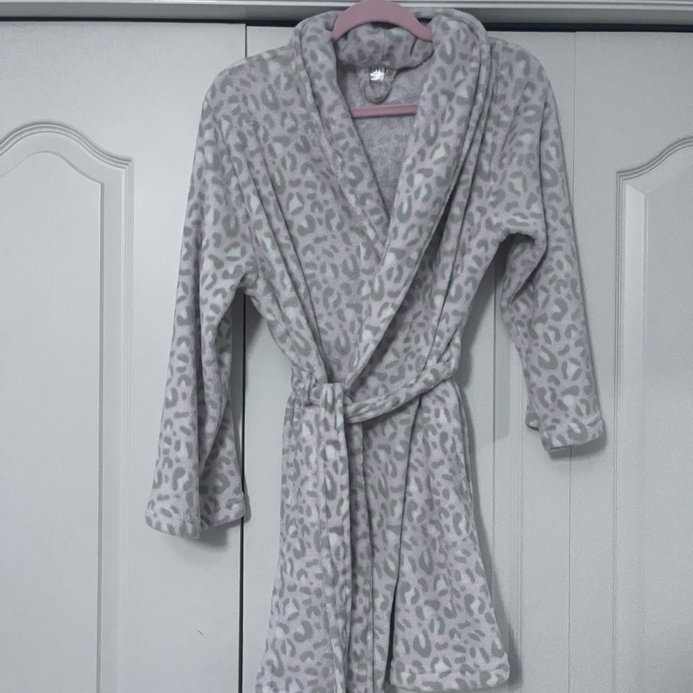 Gray Leopard Print Robe